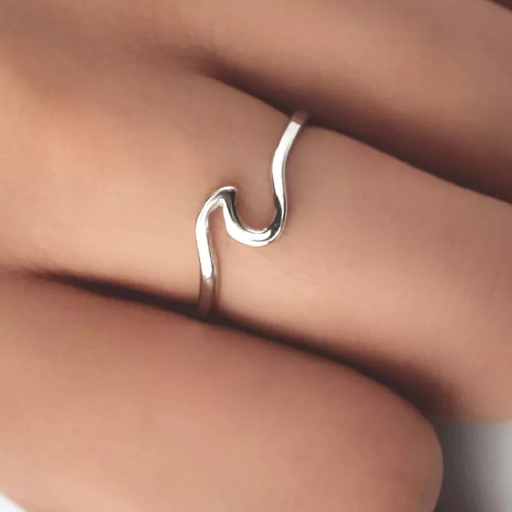 Beautiful antique silver color ocean wave ring💍 - Picture 3 of 5